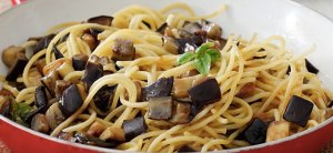 Spaghetti melanzane e caprino