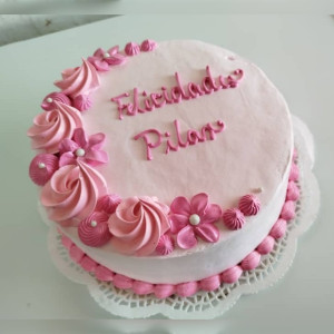 Cake redondo mediano con crema de fresa (20x7 cm)