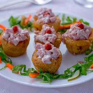 Tostones Rellenos con Jamón y Queso