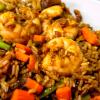 Arroz salteado con mariscos y vegetales