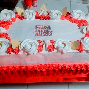 Cake de Bandeja Completa (Crema de Fresas)