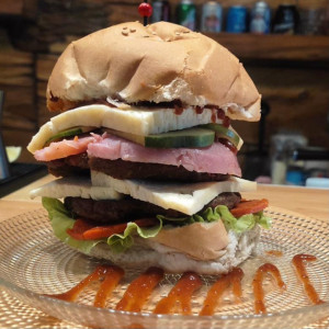 Hamburguesa Doble Carne con Queso Gouda