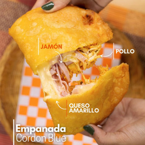 Empanada Cordon Bleu de Pollo