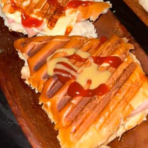 Sándwich de Jamón y Queso