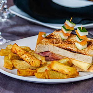 Sandwich de jamón y queso