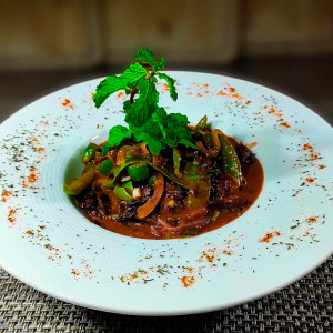 Cordero a la española (cordero en salsa española)