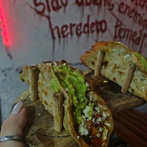 Tacos de jamón, vegetales y queso 