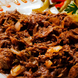 Ropa vieja de res